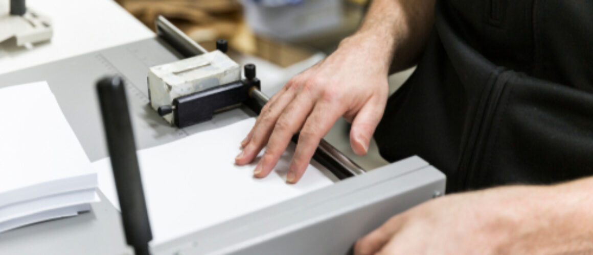 A Guide to Selecting the Perfect Paper Guillotine for Your Workspace