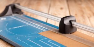 Choosing Between a Paper Guillotine and a Paper Trimmer: What's Right for You?